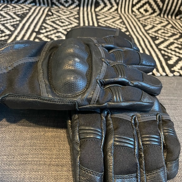 Waterproof riding gloves - Picture 2 of 7